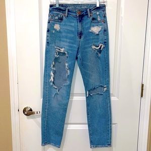 American Eagle SZ 2 Distressed Mom Jean